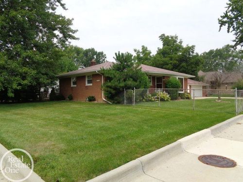 21719 E 12 Mile Rd, Saint Clair Shores, MI, 48081-1235 | Card Image