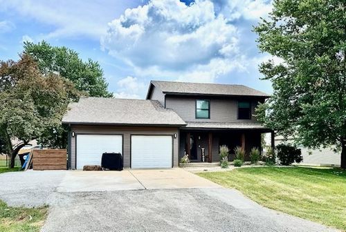 405 Moore Ave, Le Roy, IL, 61752-1581 | Card Image