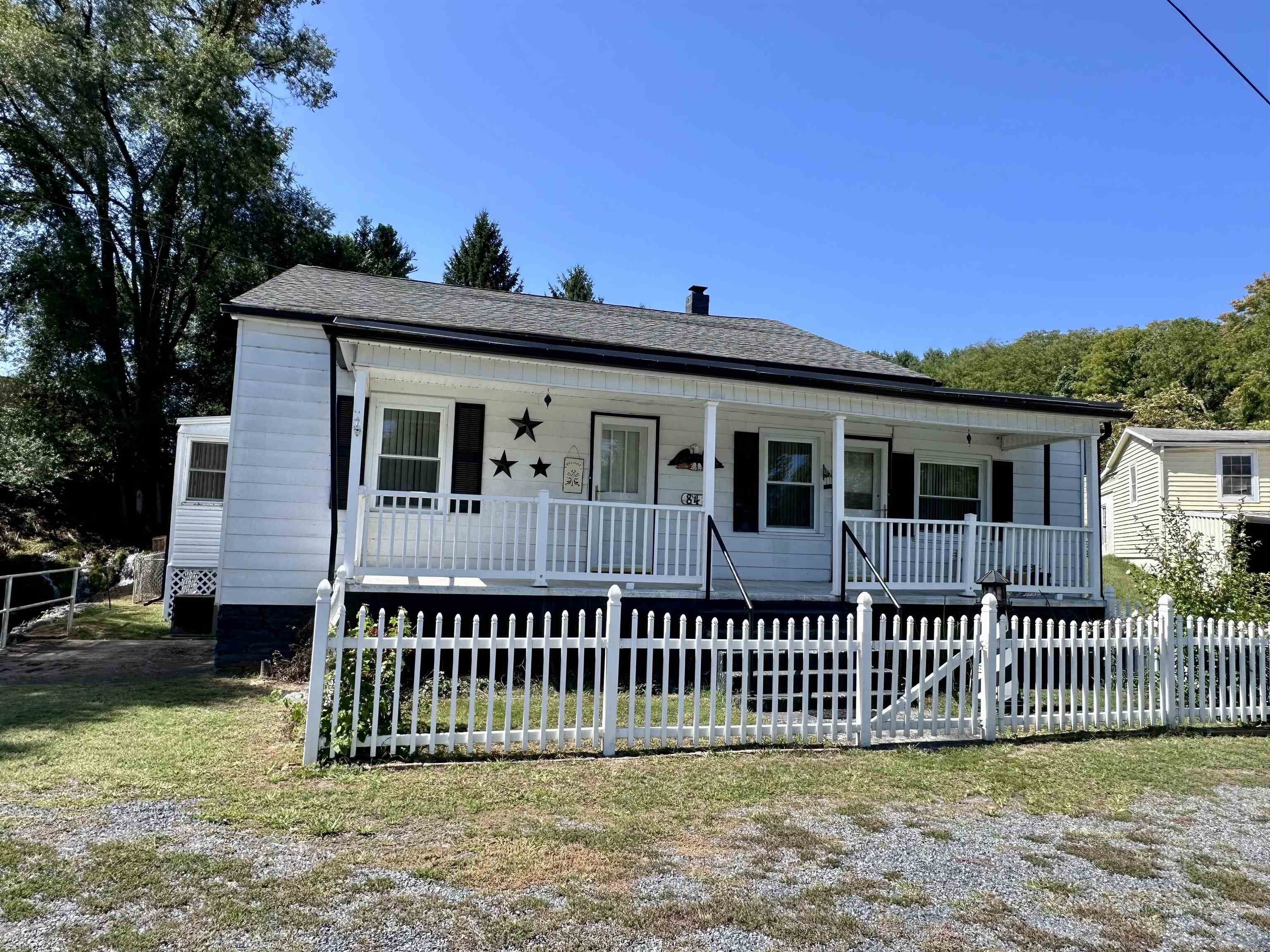 Berry Farm Rd, Staunton, VA 24401