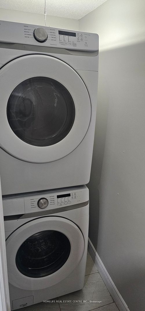 89 Woodsend Run, Brampton, ON, L6Y4H7 | Card Image