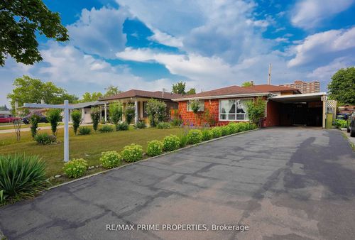 81 Silverstone Dr, Etobicoke, ON, M9V3G4 | Card Image