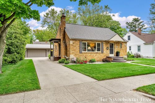 515 Waverly Ave, Grand Haven, MI, 49417-2127 | Card Image
