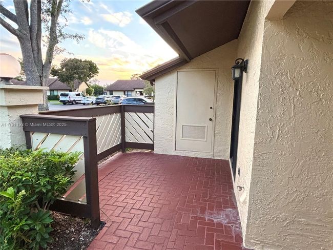 120 Roselle Ct, Home with 3 bedrooms, 2 bathrooms and null parking in Royal Palm Beach FL | Image 5