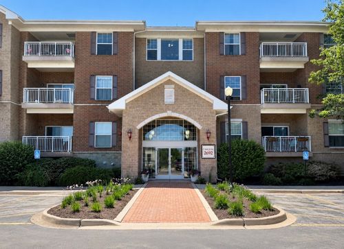 302-2692 Stone Cir, Geneva, IL, 60134-1005 | Card Image