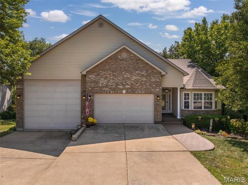 10678 Village Dr W, Foristell, MO, 63348-2484 | Card Image