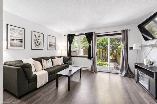 11-178 Grulke St, Kitchener, ON, N2A1T1 | Card Image