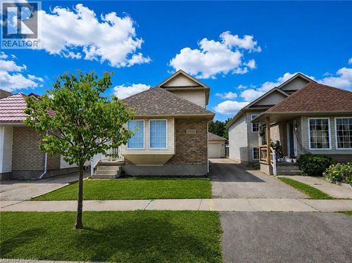 390 Wake Robin Crescent, Kitchener, ON, N2E3L6 | Card Image