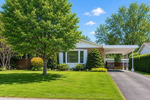 49 Country Lane E, Kanata, ON, K2L1H9 | Card Image