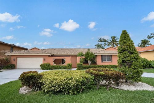 7365 N Augusta Dr, Hialeah, FL, 33015-2053 | Card Image