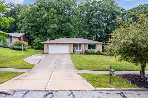 7020 Donna Rae Dr, Seven Hills, OH, 44131-3727 | Card Image