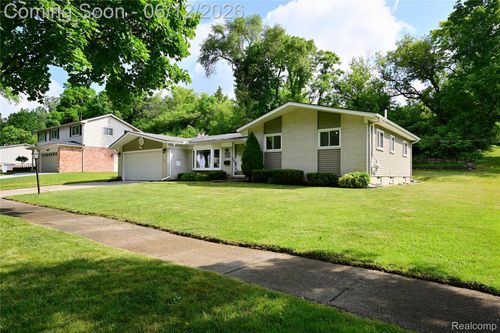 24136 Twin Valley Ct, Farmington, MI, 48336-2355 | Card Image