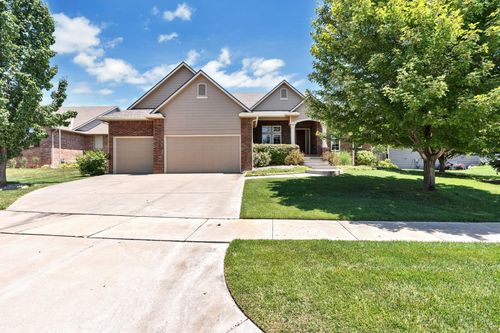 2204 N Stonegate Cir, Andover, KS, 67002-7571 | Card Image