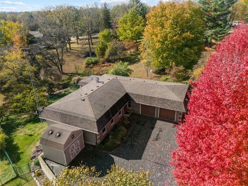 4043 Stewart Rd Ne, Iowa City, IA, 52240-7995 | Card Image