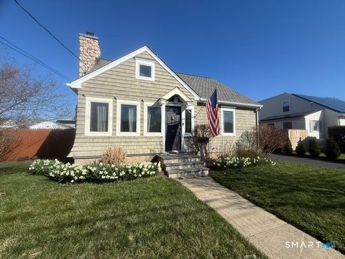 40 Austin Rd, Milford, CT, 06460-4916 | Card Image