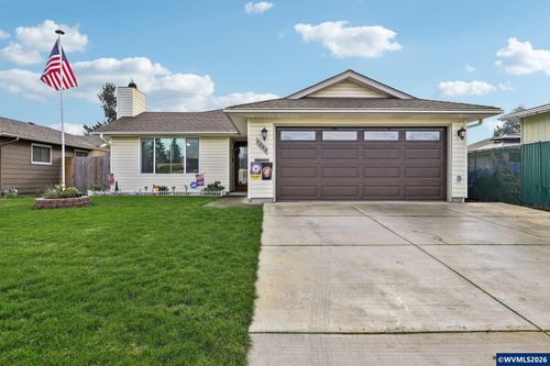 4040 Penticton Cir Ne, Salem, OR, 97305-3638 | Card Image