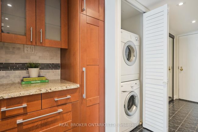 508 - 92 King St E, Condo with 3 bedrooms, 2 bathrooms and 1 parking in Toronto ON | Image 6