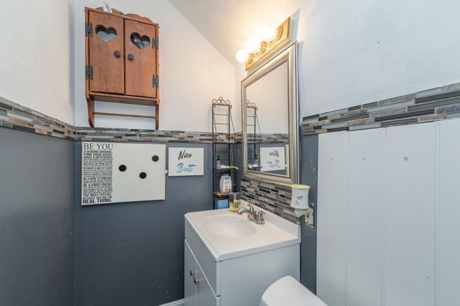 Half Bathroom | Image 19