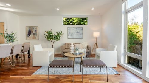 3245 21st Ave W, Seattle, WA, 98199-2302 | Card Image