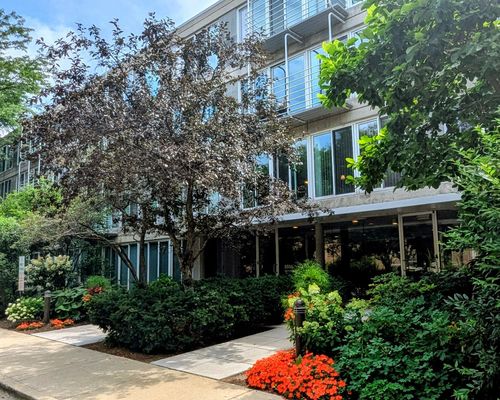 205-2555 Gross Point Rd, Evanston, IL, 60201-4978 | Card Image