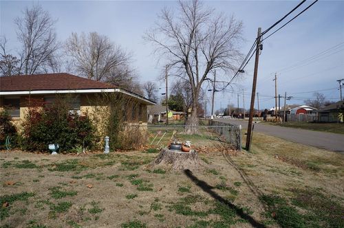 301 W Meek St, Wayne, OK, 73095-3386 | Card Image