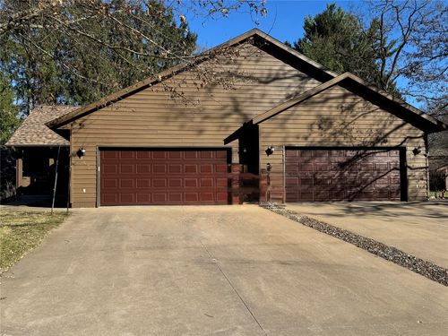 945 Cambridge Ct, Altoona, WI, 54720-2706 | Card Image