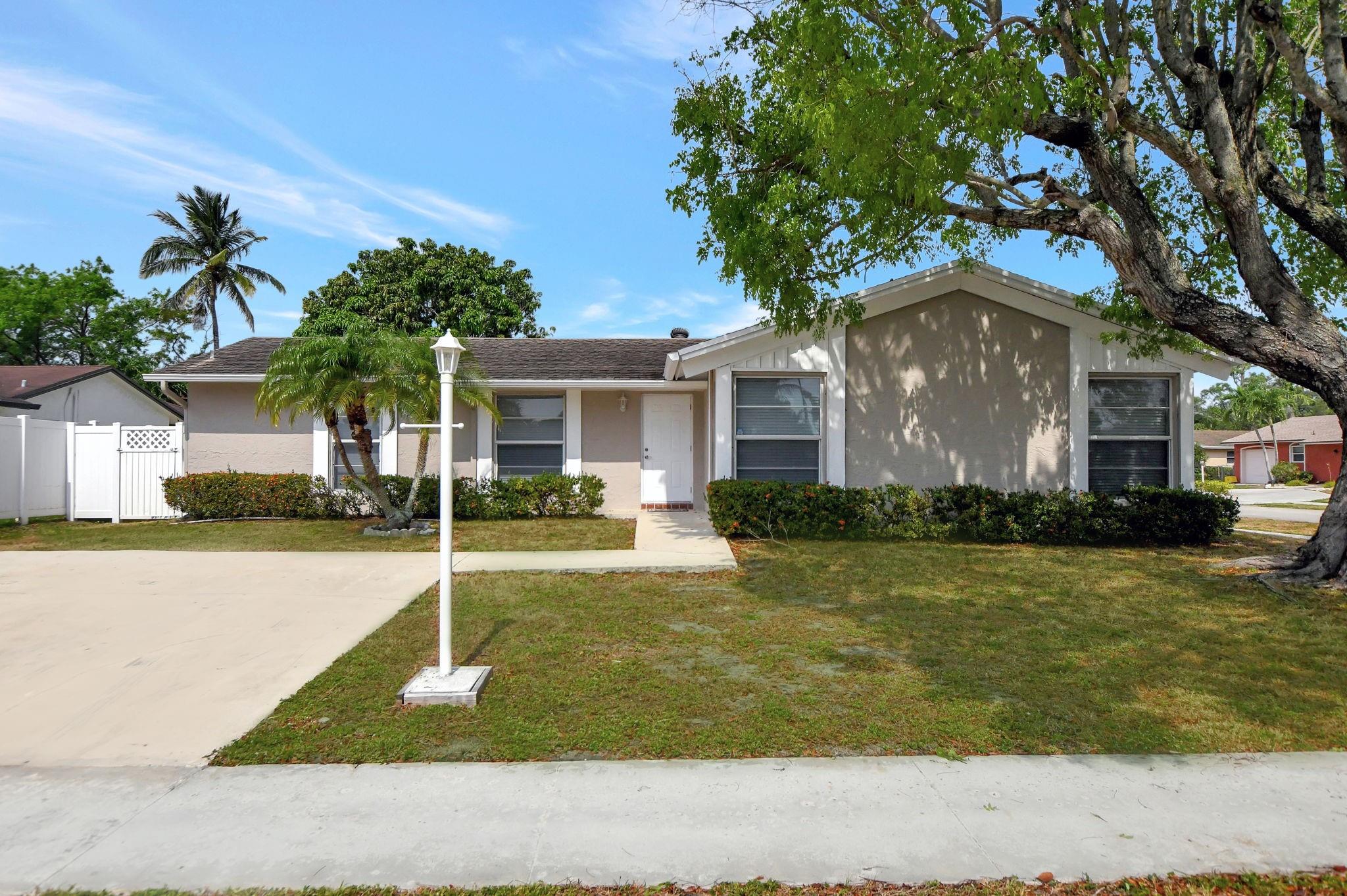 Shady Pond Ln, Boca Raton, FL 33428