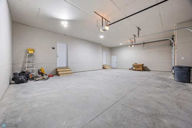 Garage | Image 32