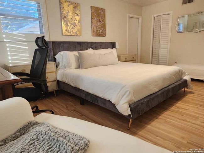 207 Woodlake Dr, House other with 4 bedrooms, 2 bathrooms and null parking in McQueeney TX | Image 11