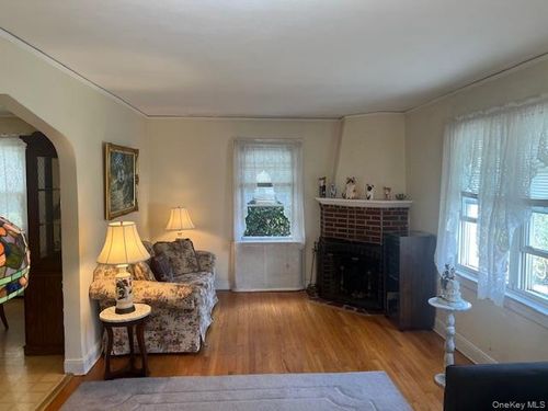 33 Elmwood Ave, Hempstead, NY, 11550-6508 | Card Image