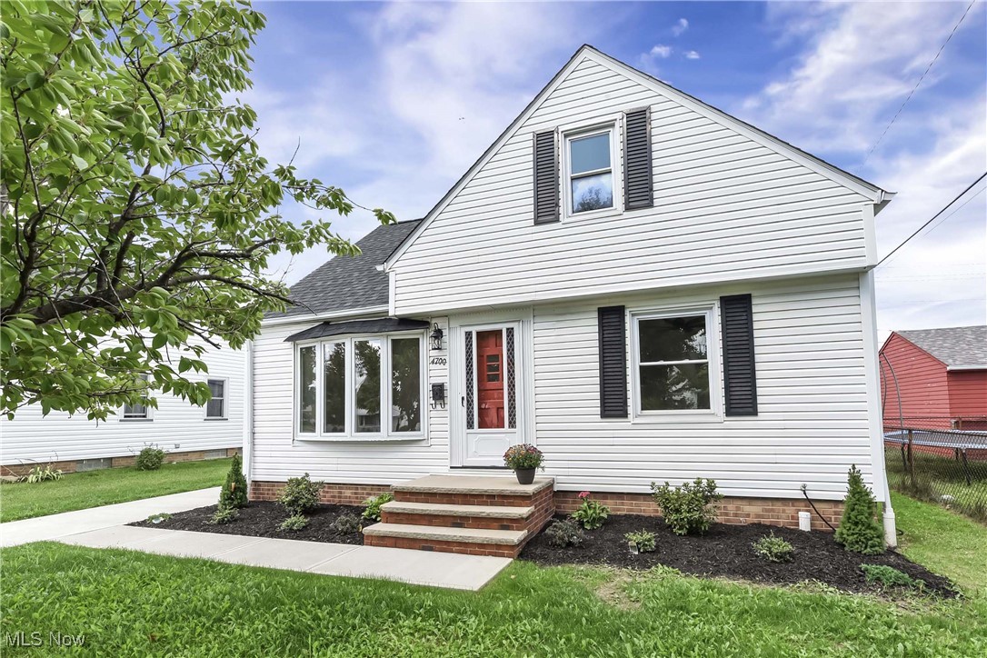 Summer Ln, Cleveland, OH 44144