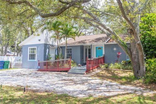 715 W 109th Ave, Tampa, FL, 33612-6610 | Card Image