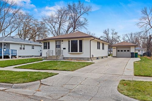 611 Camden Dr, Marshall, MN, 56258-2209 | Card Image