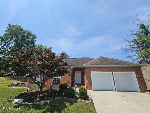 1053 Saint Johns Dr, Maryville, TN, 37801-9610 | Card Image