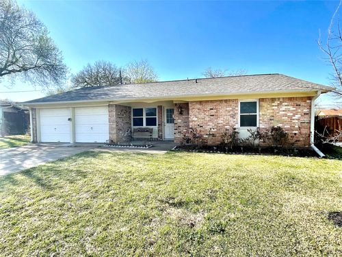 201 E Fuller Dr, Euless, TX, 76039-3843 | Card Image