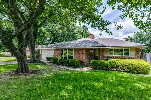 977 Green Castle Dr, Dallas, TX, 75232-1209 | Card Image