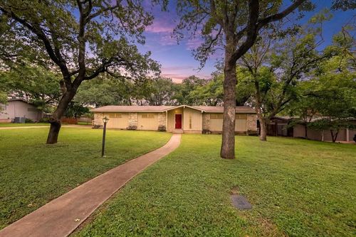 122 Ridgewood Dr, Fredericksburg, TX, 78624-2912 | Card Image