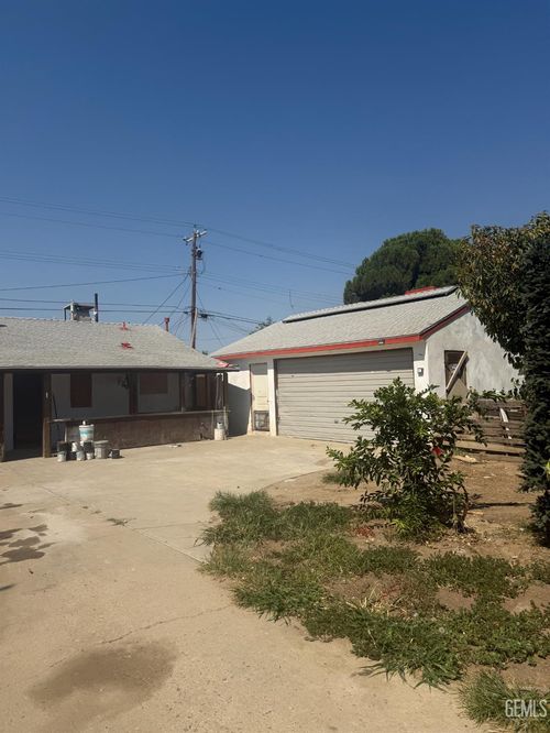 1320 Washington Ave, Bakersfield, CA, 93308-3051 | Card Image