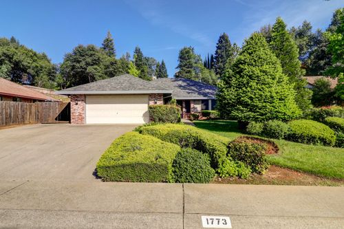 1773 Soda Springs Cir, Redding, CA, 96002-4868 | Card Image