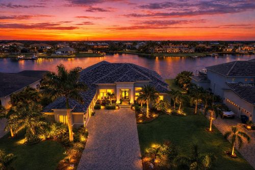 813 Manns Harbor Dr, APOLLO BEACH, FL, 33572-3384 | Card Image