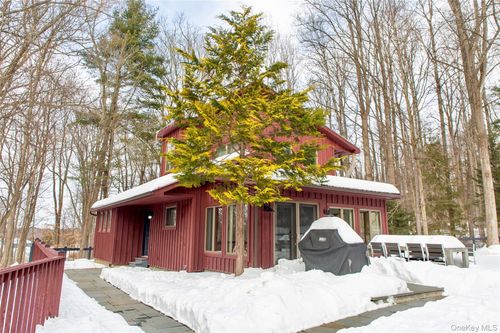 37 Williams Rd, Red Hook, NY, 12571-2257 | Card Image