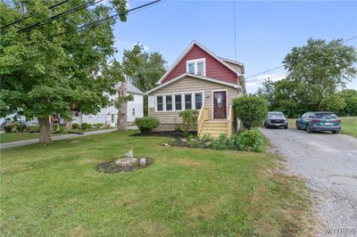 778 East And West Road, Home with 4 bedrooms, 2 bathrooms and null parking in West Seneca NY | Image 2