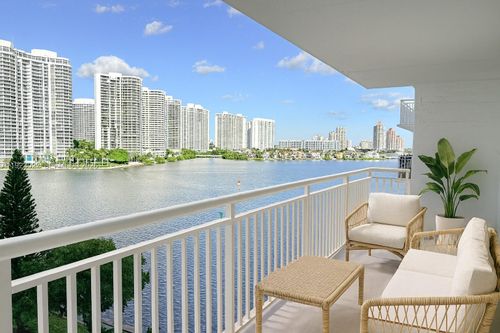 820-301 174th St, Sunny Isles Beach, FL, 33160-3232 | Card Image