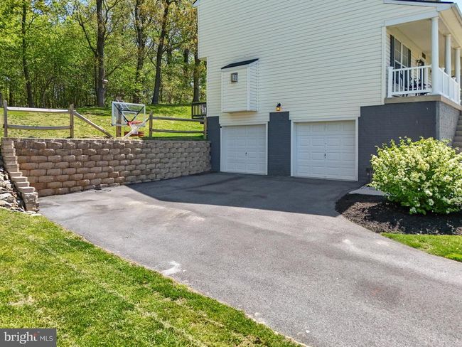 265 Lakeview Dr, House other with 4 bedrooms, 4 bathrooms and null parking in Spring Grove PA | Image 4