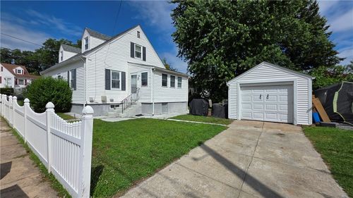 61 Terrace Ave, Pawtucket, RI, 02860-4638 | Card Image