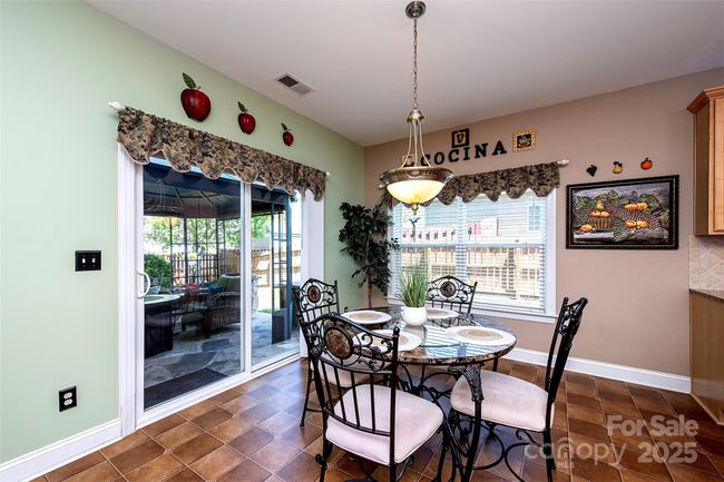 Breakfast Area | Image 11