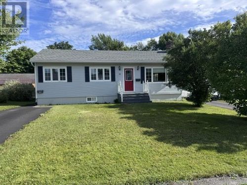 29 Hawker Cres, Gander, NL, A1V1S8 | Card Image