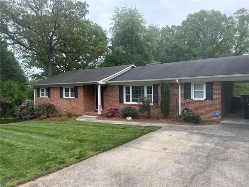 213 Grassy Creek Dr, State Road, NC, 28676-8855 | Card Image
