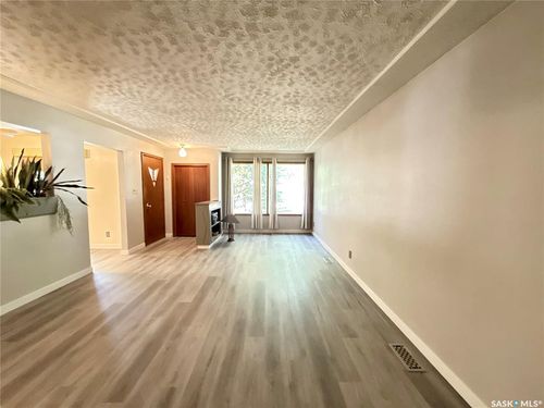 133 Mcmurchy Ave, Regina, SK, S4R3G7 | Card Image