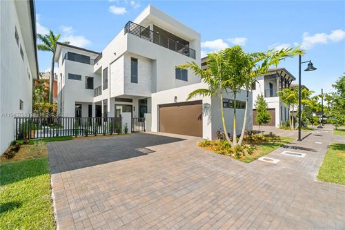 8091 Nw 48th Ter, Doral, FL, 33166 | Card Image