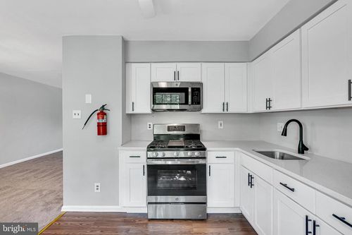 b-5 Harrington Ln, Sicklerville, NJ, 08081-2511 | Card Image